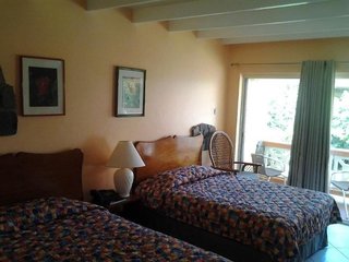 Sunset Shores Beach Hotel,Bequia Island>>Arnos Vale,3 star