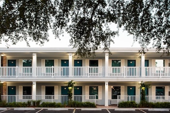 southern oaks inn