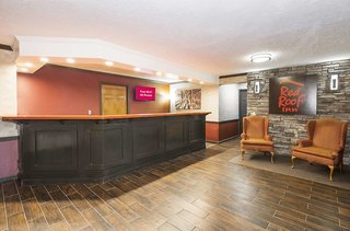 red roof inn uhrichsville