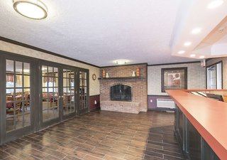 red roof inn uhrichsville