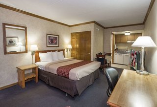 red roof inn uhrichsville