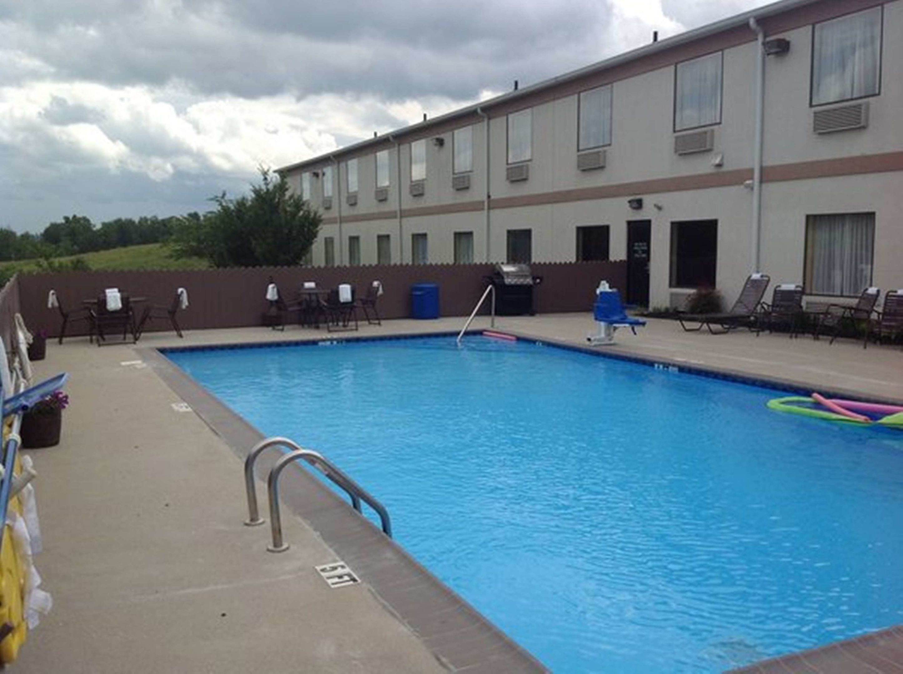 red roof inn plus danville ky