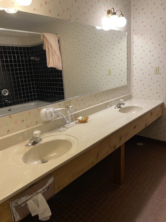 Lumberjack Inn,Hayward>>Cable,2 star