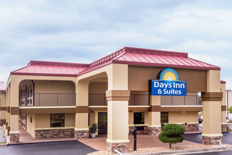 Days Inn & Suites Warner Robins Near Robins Afb