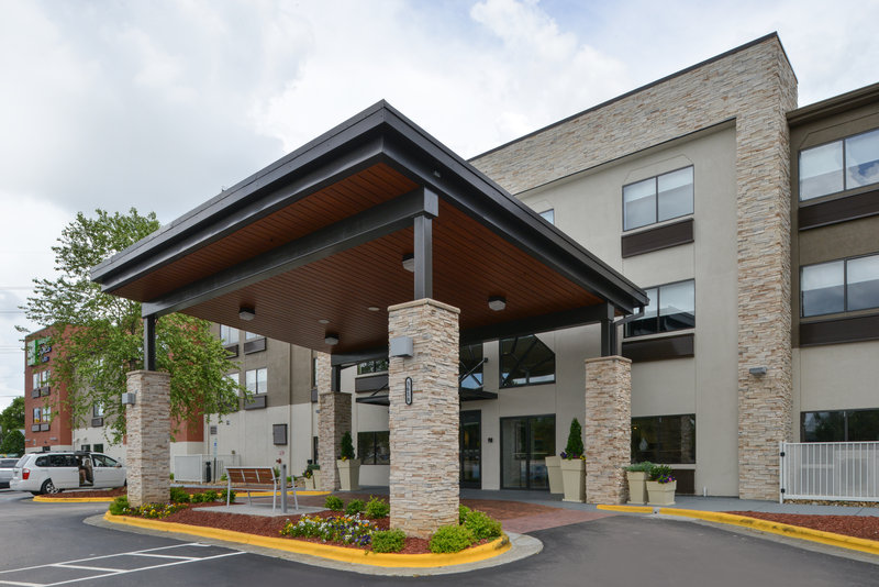 Holiday Inn Express And Suites Raleigh Ne Medical