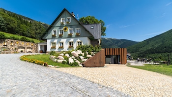 wellness pension slunecnice and restaurace farma