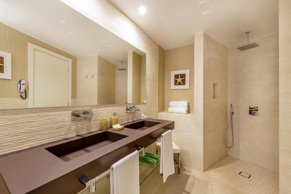 hotel cala lunga