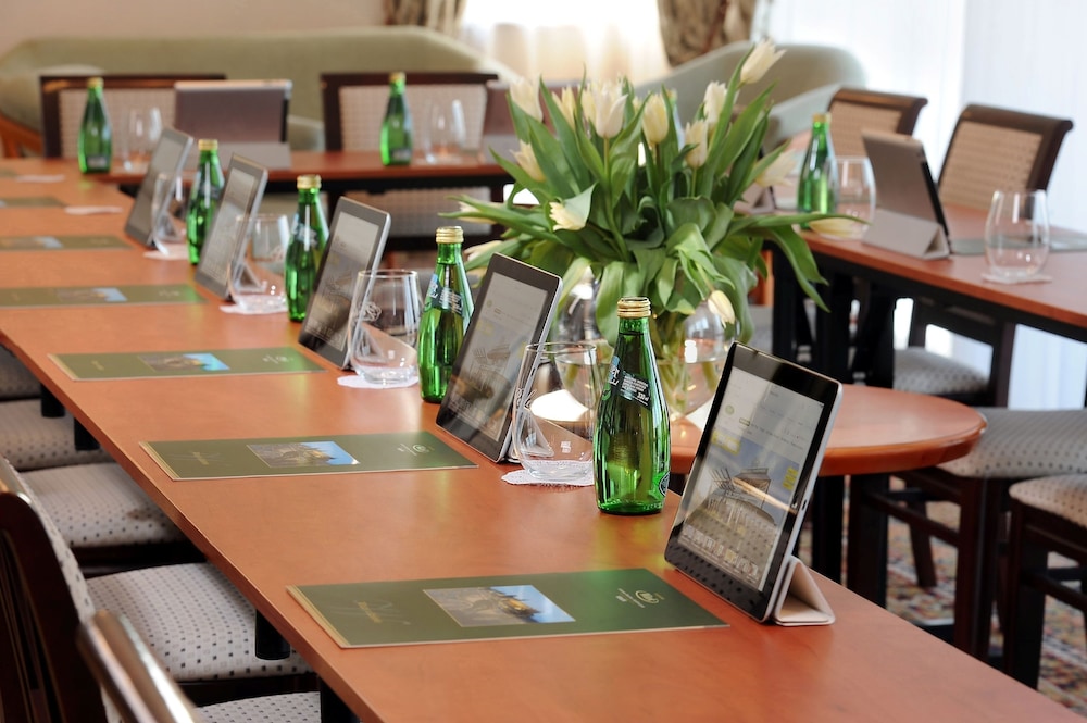 witek hotel and conference centre