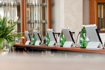 witek hotel and conference centre