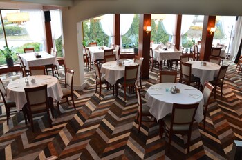 witek hotel and conference centre