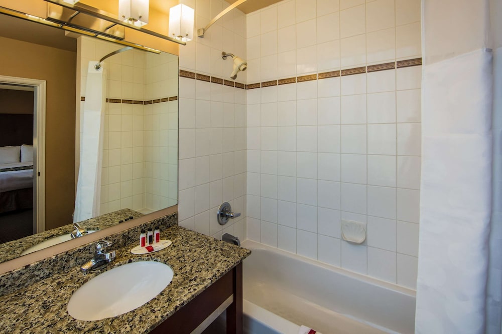 quality inn and suites vancouver bc adults only