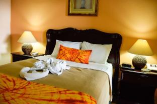 Eco Hotel Mariscal,Beethoven's Fountains>>San Salvador,3 star