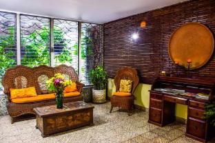 Eco Hotel Mariscal,Beethoven's Fountains>>San Salvador,3 star