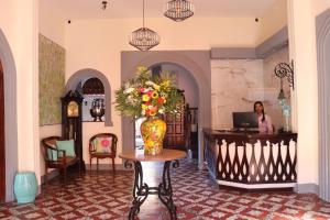 hotel los balcones leon