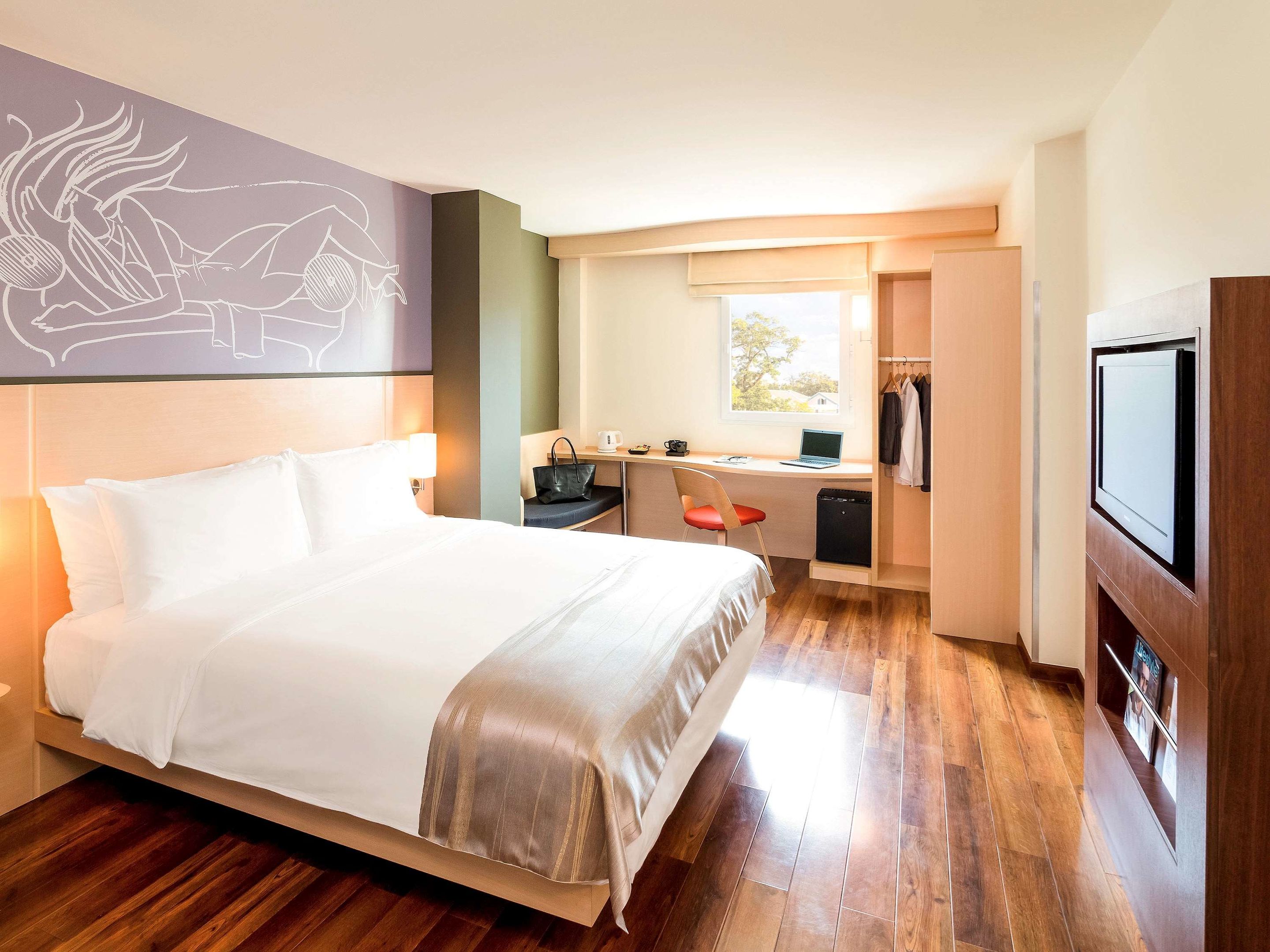 ibis vientiane nam phu