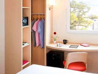 ibis vientiane nam phu
