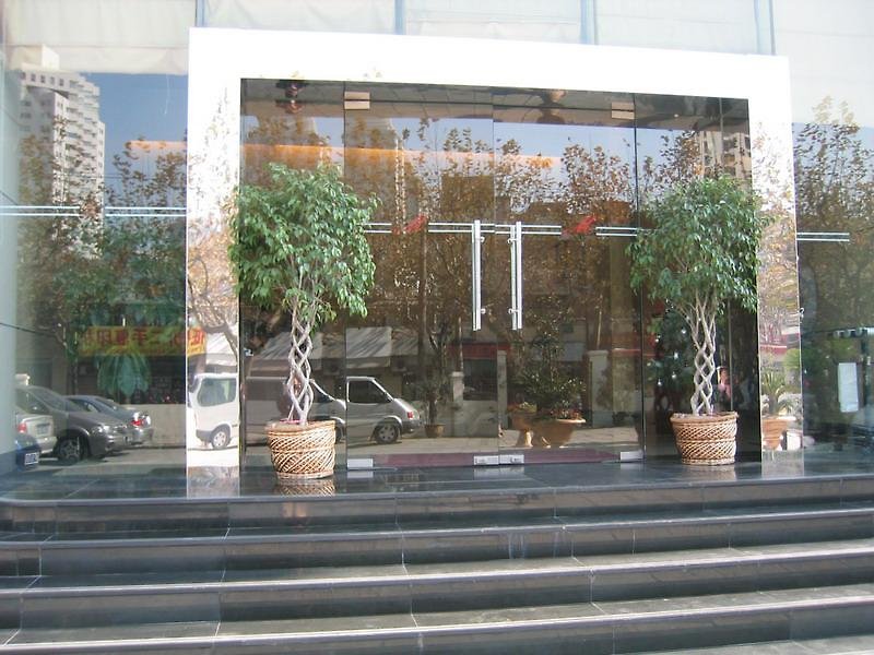 magnificent international hotel