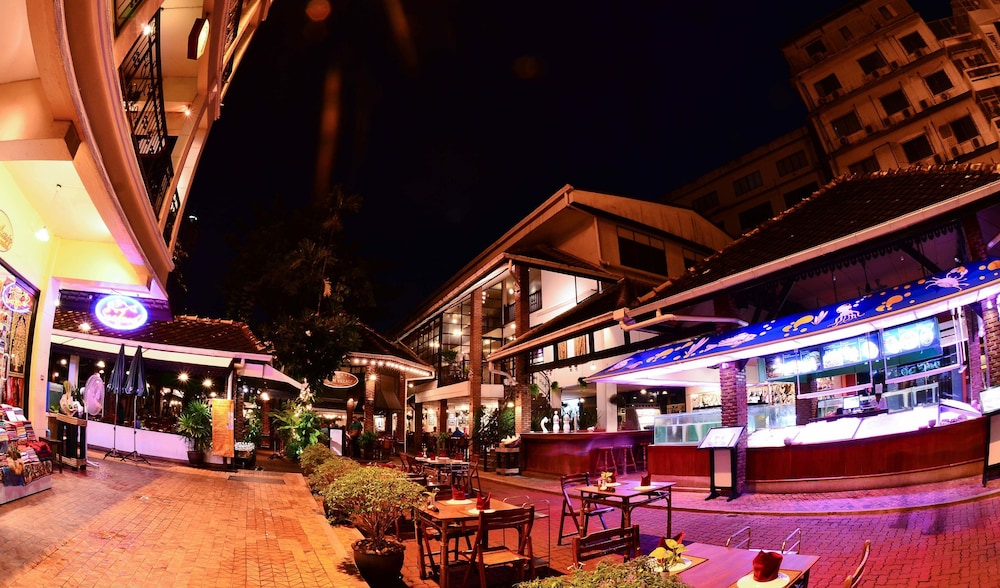 silom village inn