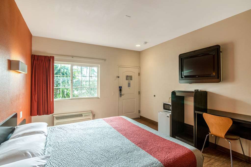 motel 6 bell gardens