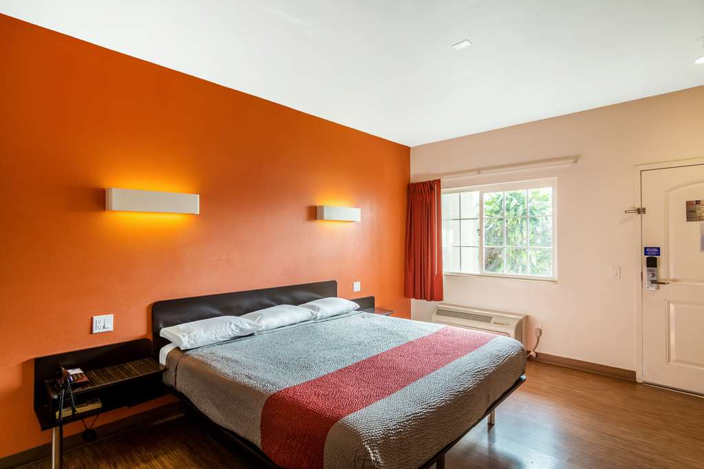 motel 6 bell gardens