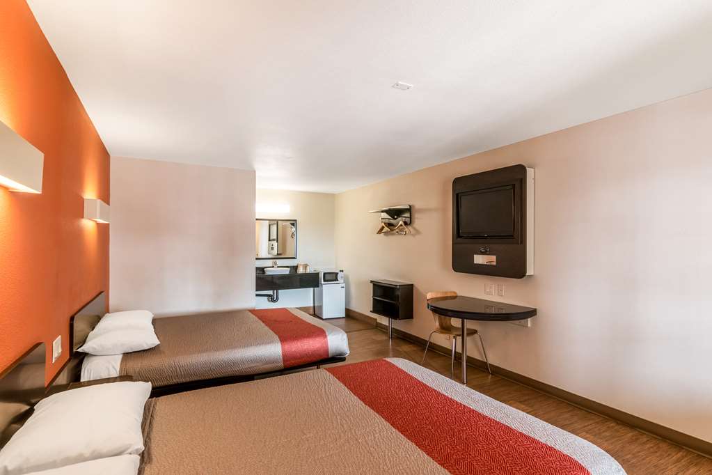 motel 6 bell gardens