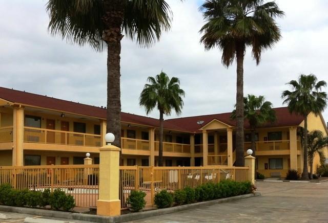 downtowner inn and suites hobby