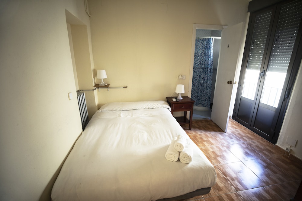 hostal myd los perales