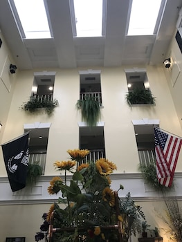 inn on the square ascend hotel collection