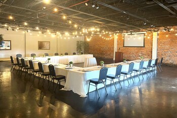 inn on the square ascend hotel collection