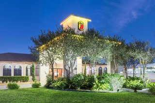 Super 8 By Wyndham San Antonio At I-10,Near At&T Center,2 star