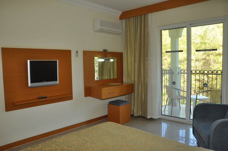 green forest holiday village