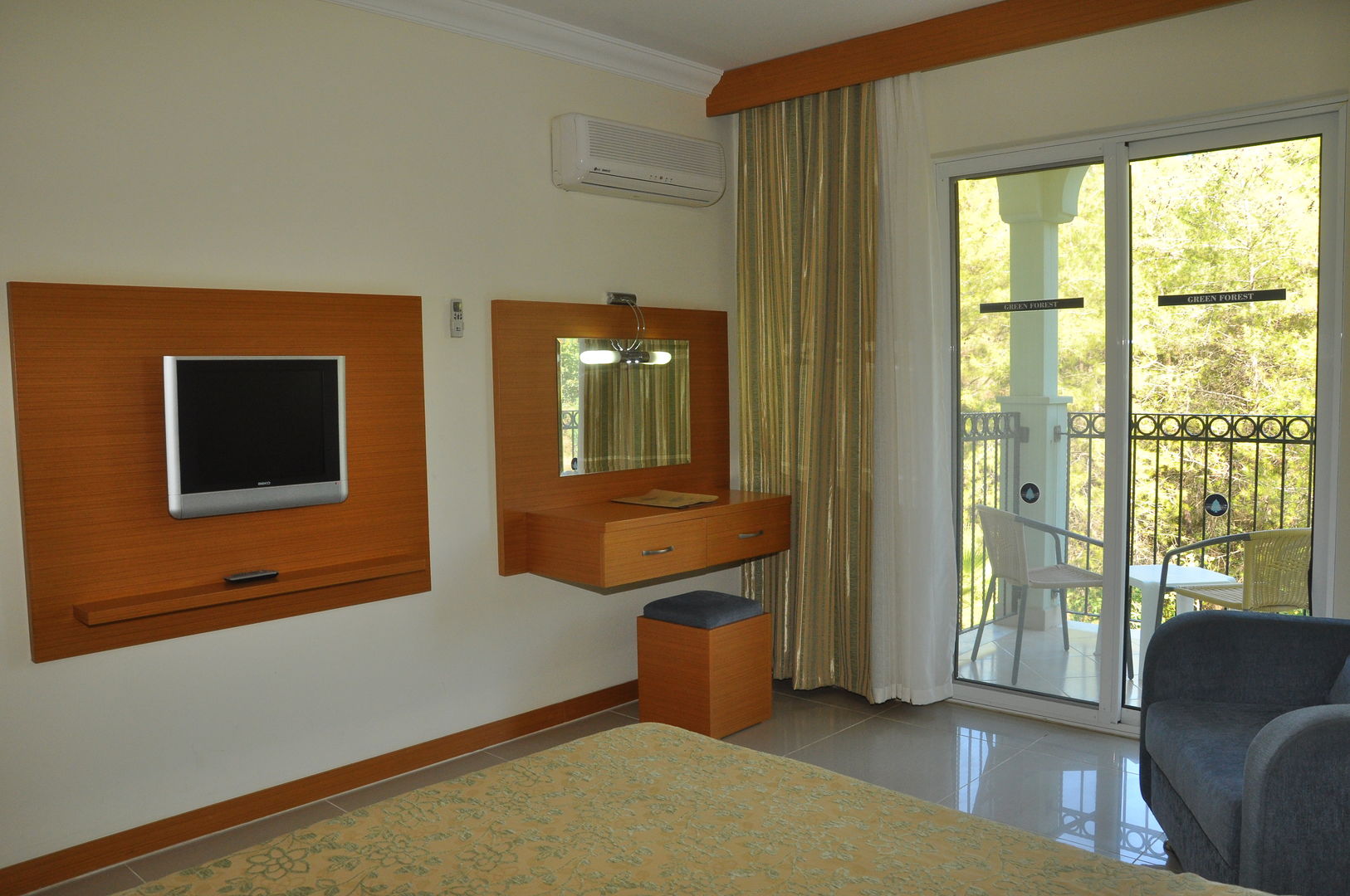 green forest holiday village