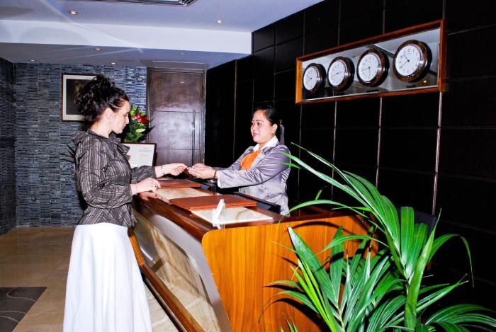 phoenix plaza hotel apartments