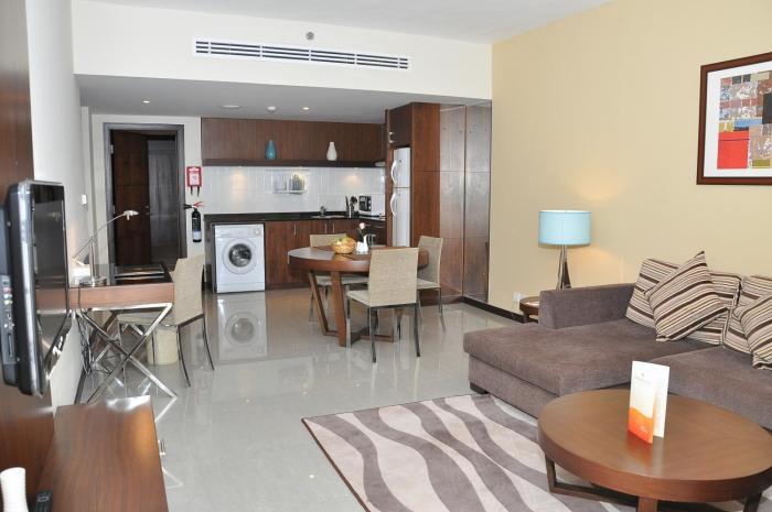 phoenix plaza hotel apartments