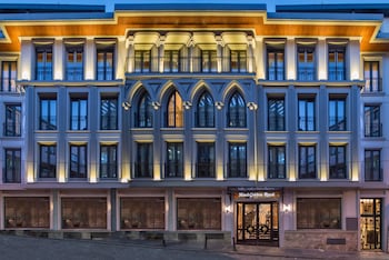 golden royal hotel and spa