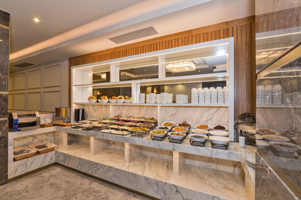 golden royal hotel and spa