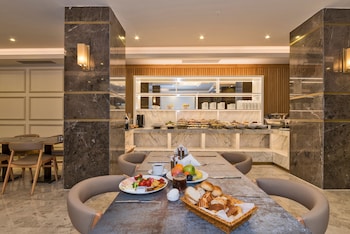golden royal hotel and spa