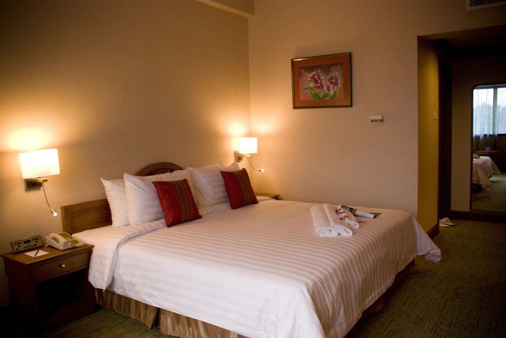 the centrepoint hotel