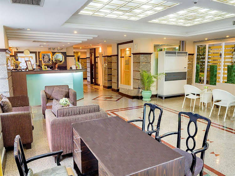 oakwood hotel and residence bangkok