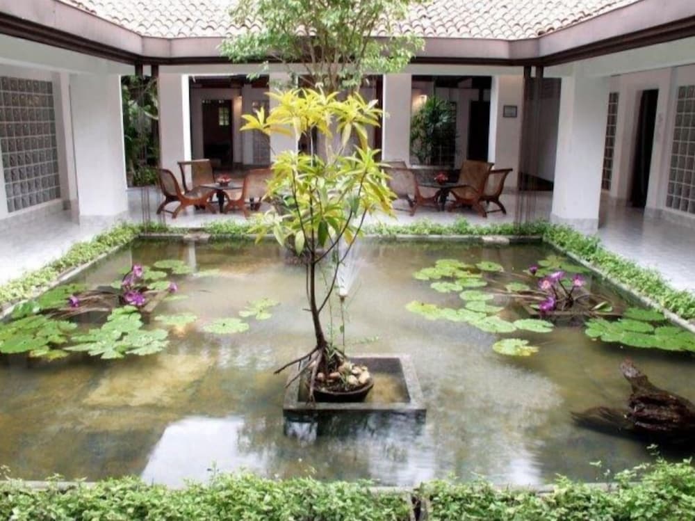 hotel warahena walauwa