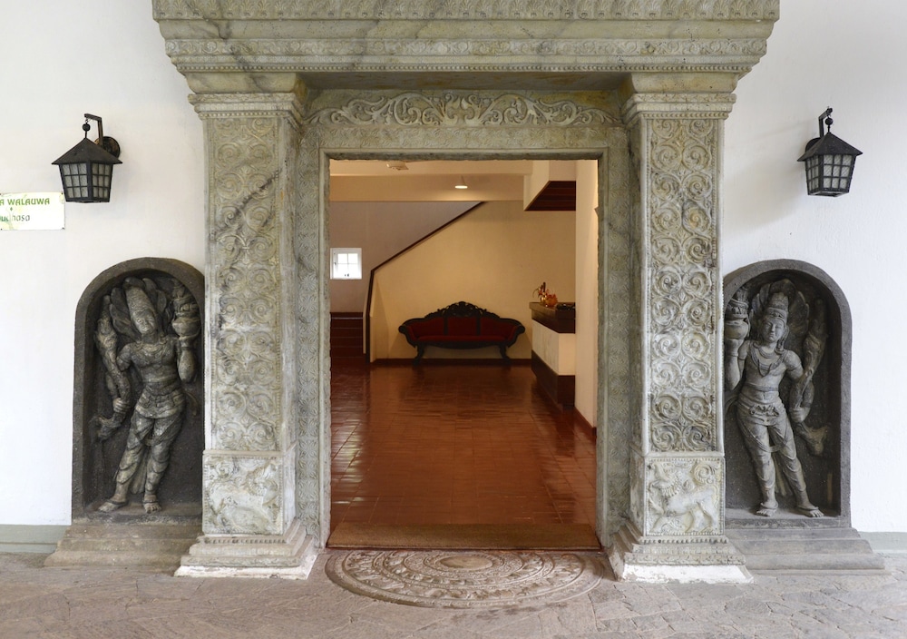 hotel warahena walauwa