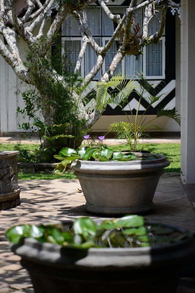 hotel warahena walauwa