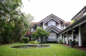 hotel warahena walauwa