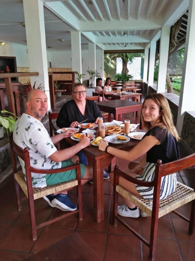 hotel warahena walauwa