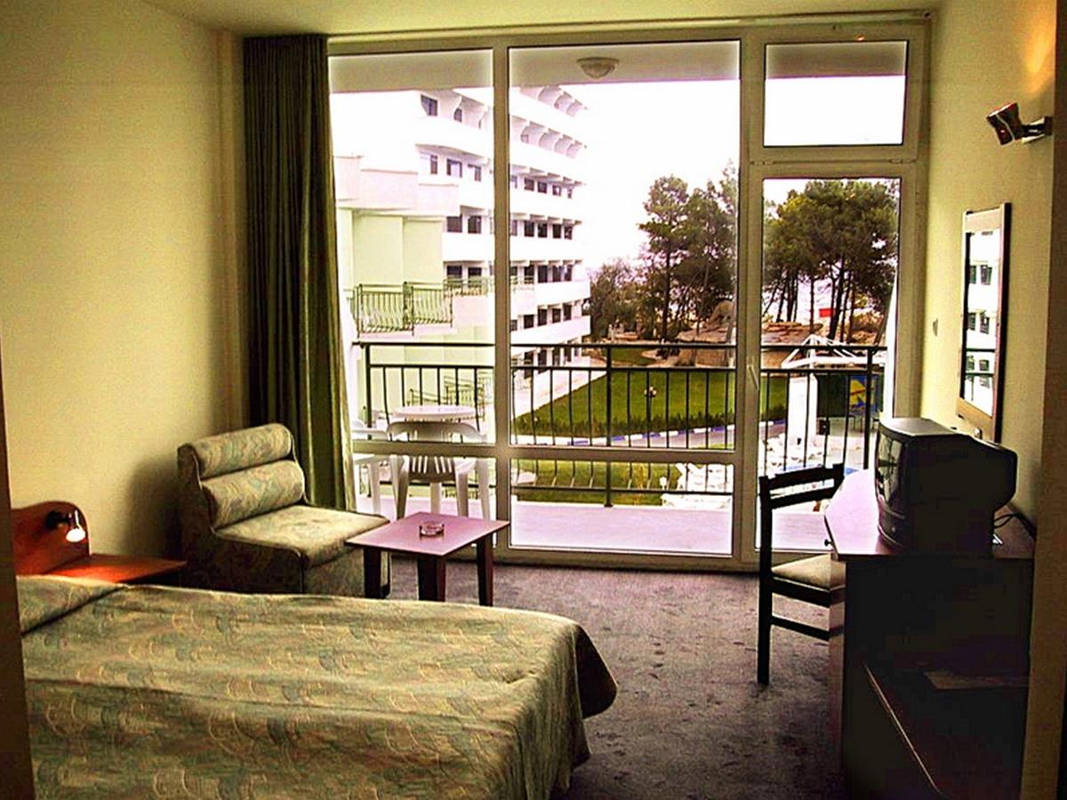 flamingo beach hotel