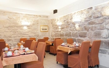 austins arts et metiers hotel