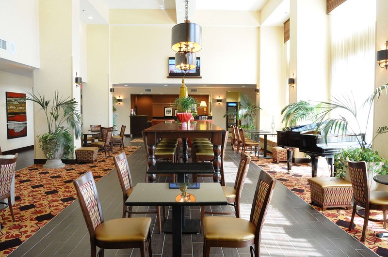 hampton inn and suites redding