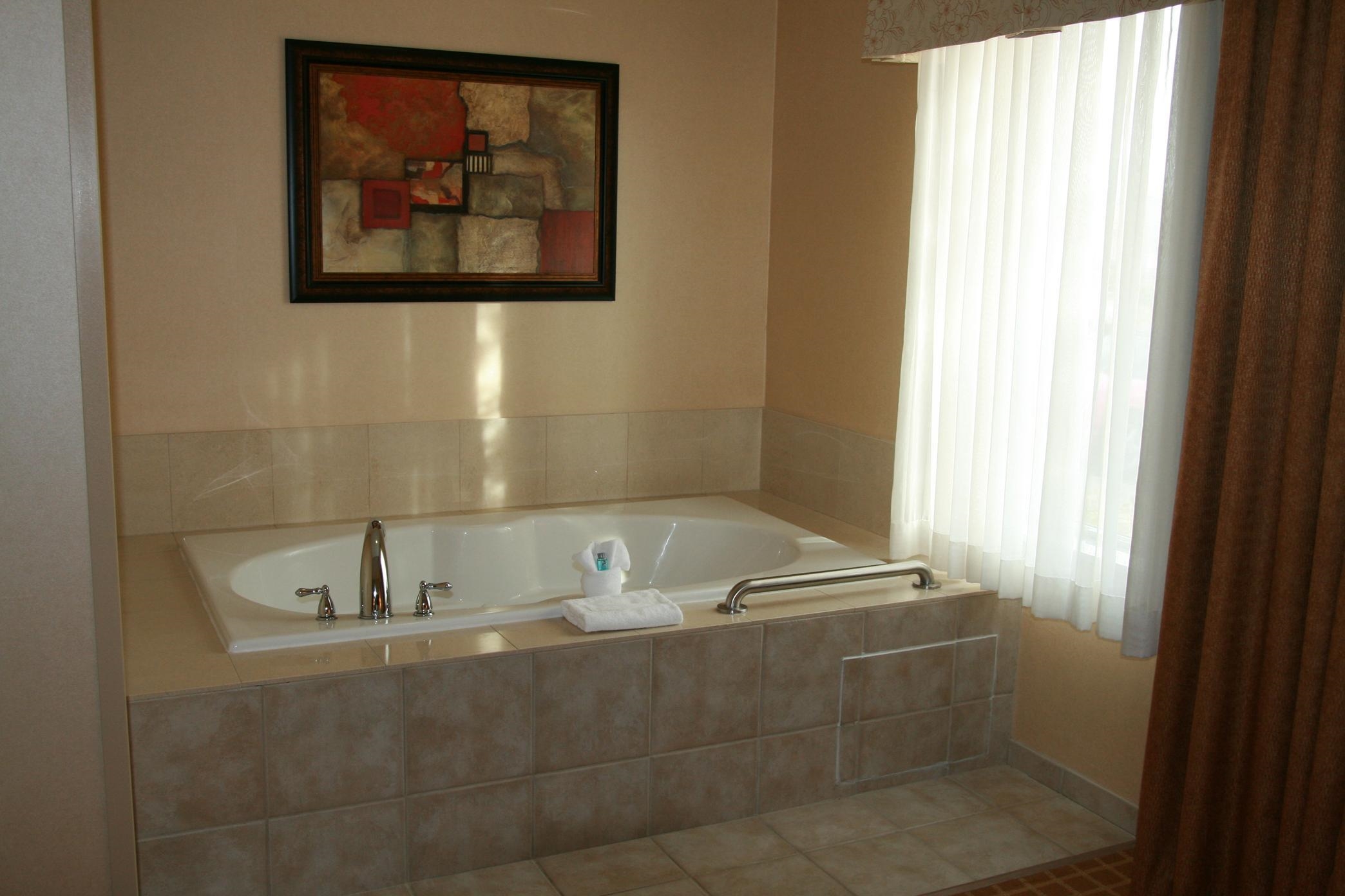 hampton inn and suites redding