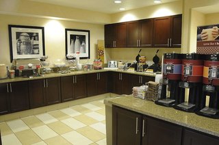 hampton inn and suites redding