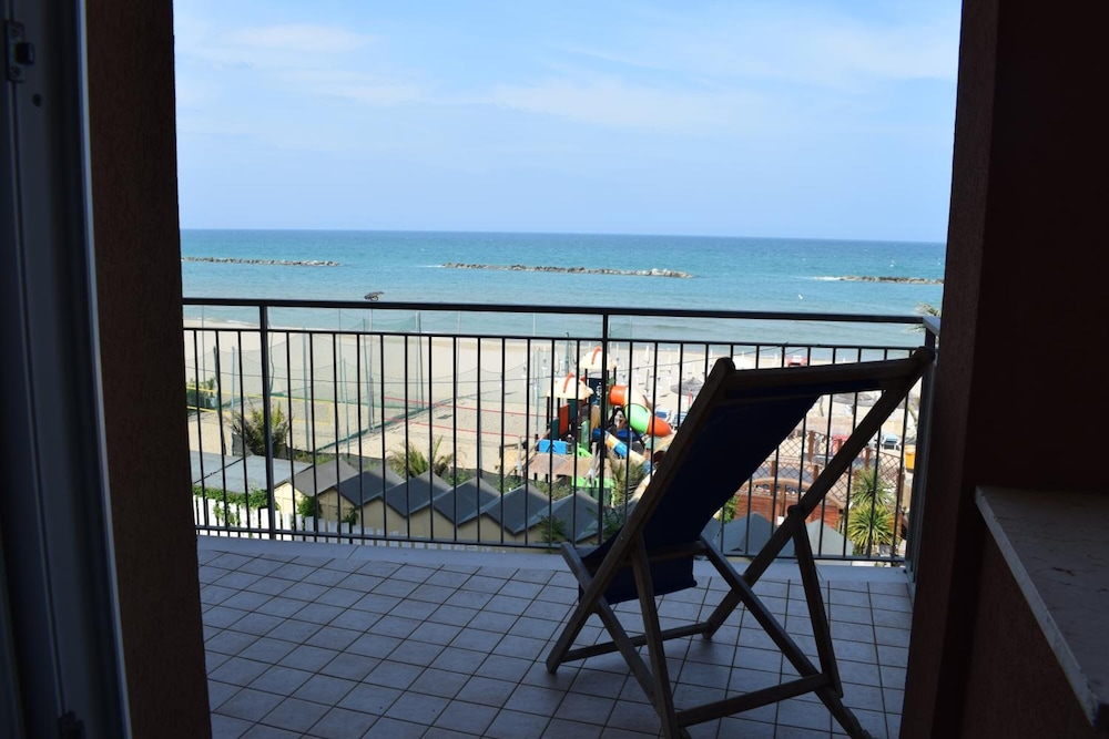 hotel astoria pesaro